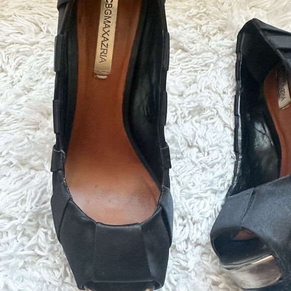 BCBG MAXAZRIA Satin Peep Toe Pump | Black | Size 8 - Picture 4 of 6